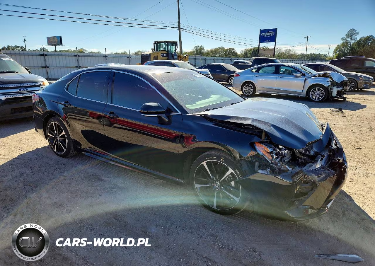2018 Toyota Camry Xse VIN:4T1B61HK4JU135135 - 4