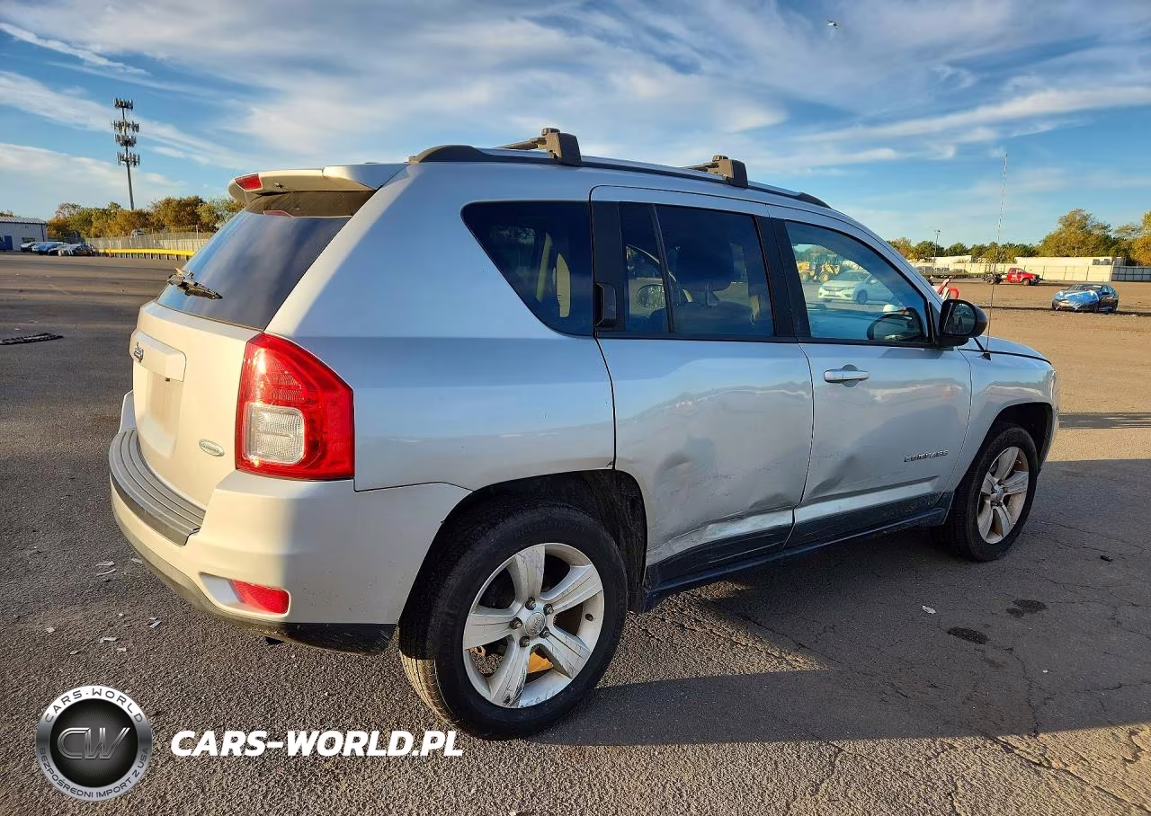 2013 Jeep Compass Latitude VIN:1C4NJDEB7DD253500 - 3