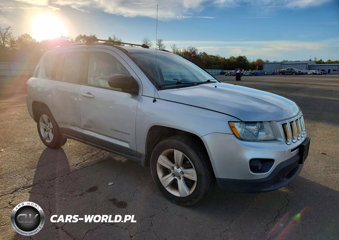 2013 Jeep Compass Latitude VIN:1C4NJDEB7DD253500 - 4