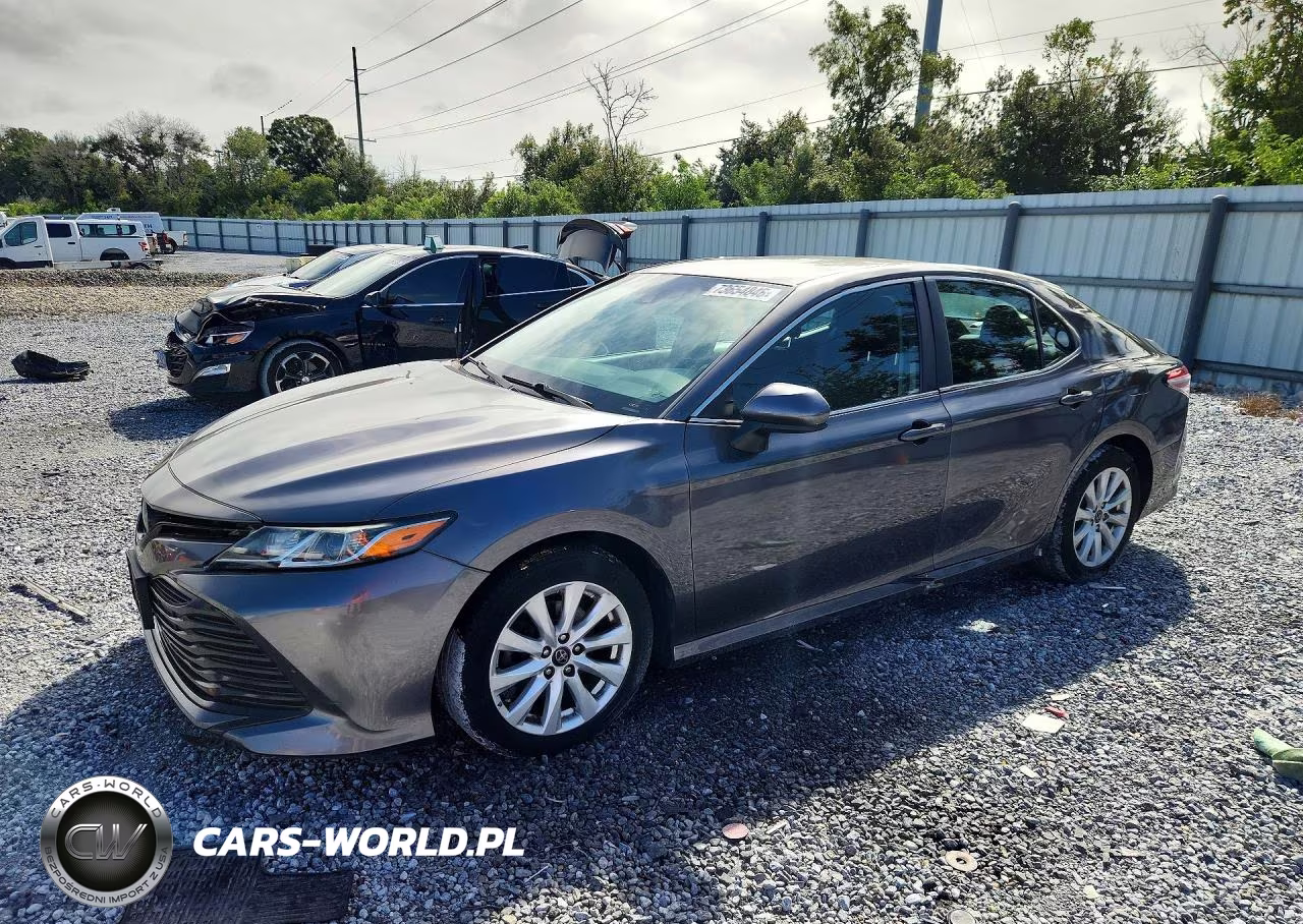 2018 Toyota Camry Le – zdjęcie 1 z 12