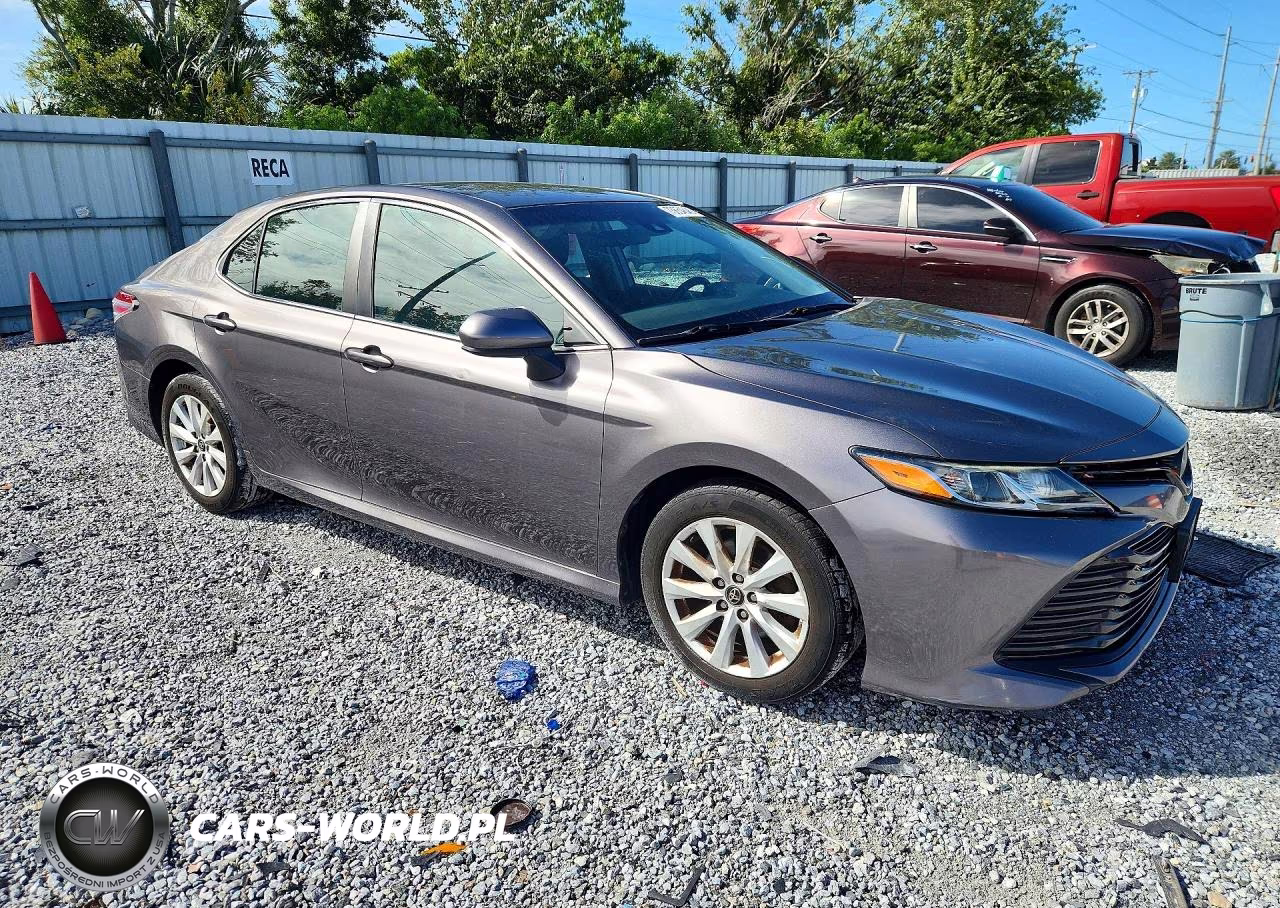2018 Toyota Camry Le VIN:4T1B11HK6JU655562 - 4