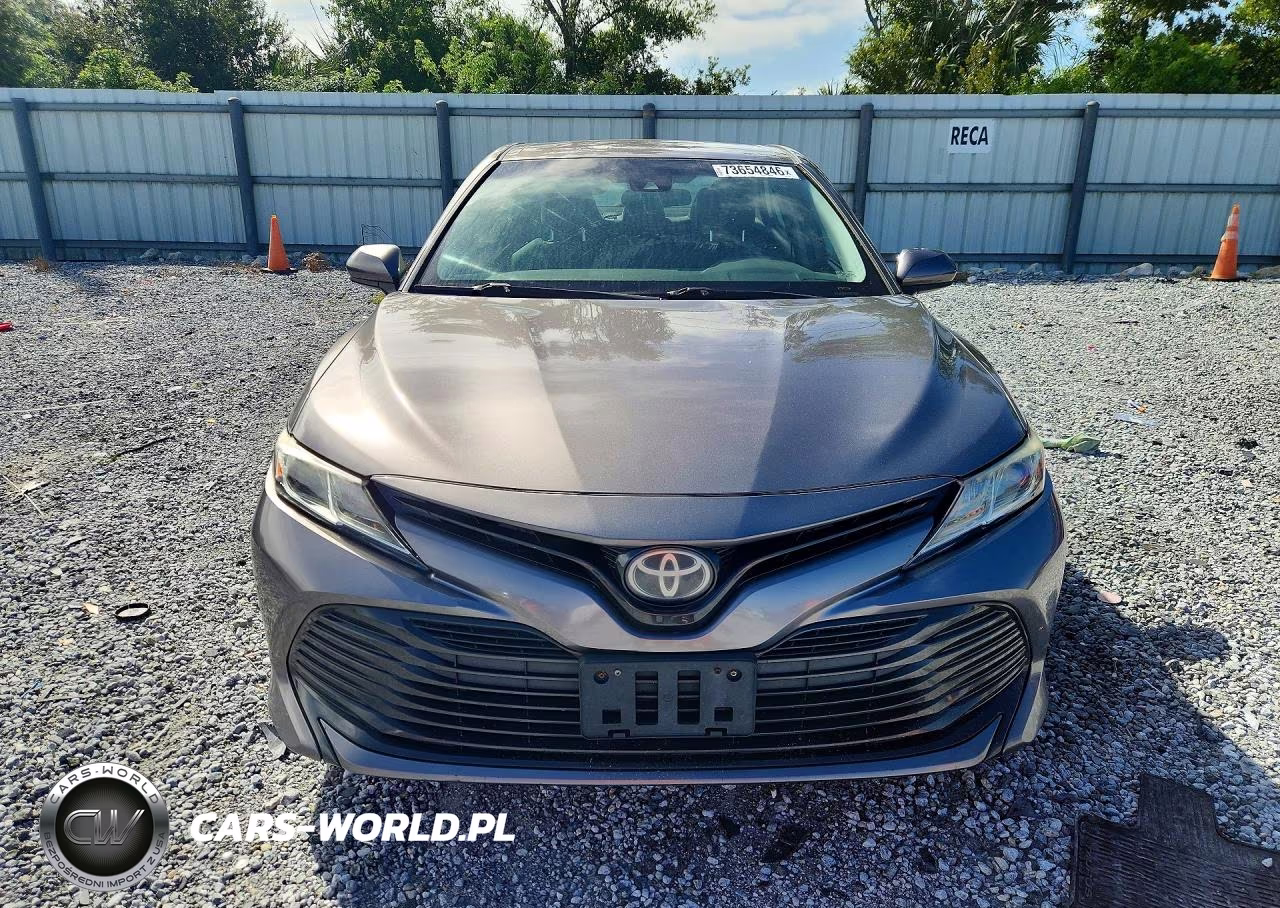 2018 Toyota Camry Le VIN:4T1B11HK6JU655562 - 5