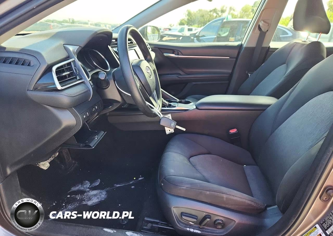 2018 Toyota Camry Le VIN:4T1B11HK6JU655562 - 7