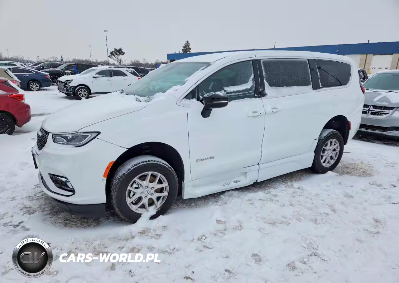 2025 Chrysler Pacifica Select