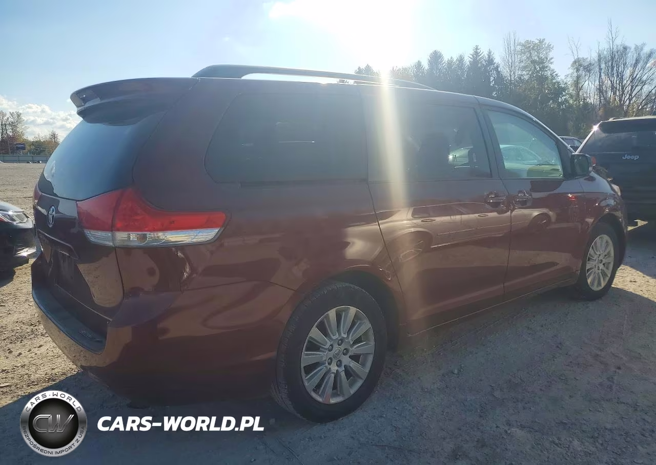 2013 Toyota Sienna Le VIN:5TDJK3DC5DS070813 - 3