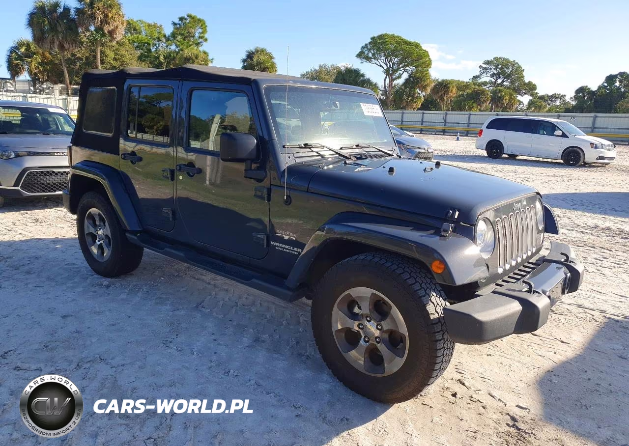 2017 Jeep Wrangler Unlimited Sahara VIN:1C4BJWEG4HL694961 - 4