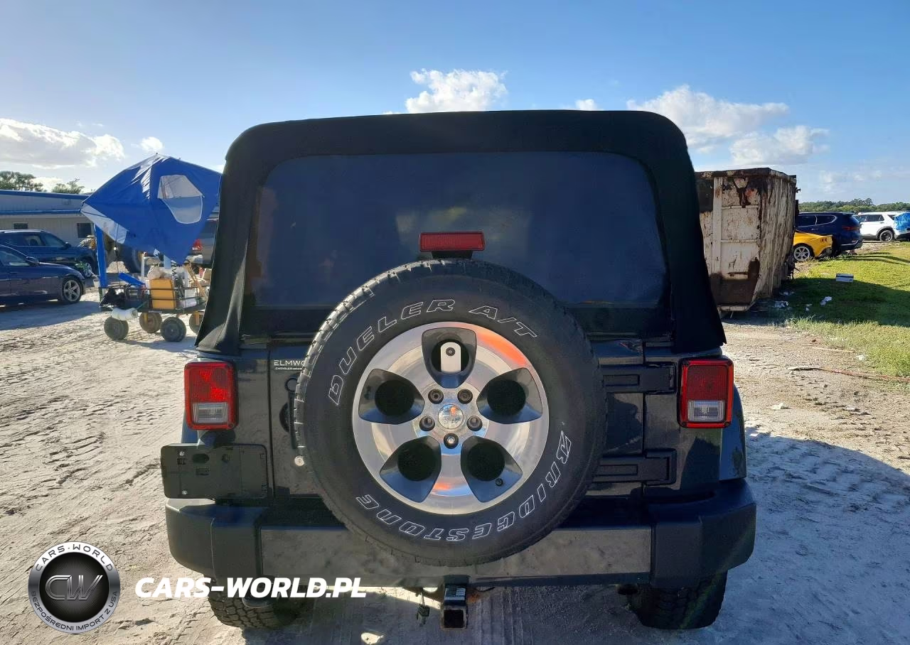 2017 Jeep Wrangler Unlimited Sahara VIN:1C4BJWEG4HL694961 - 6