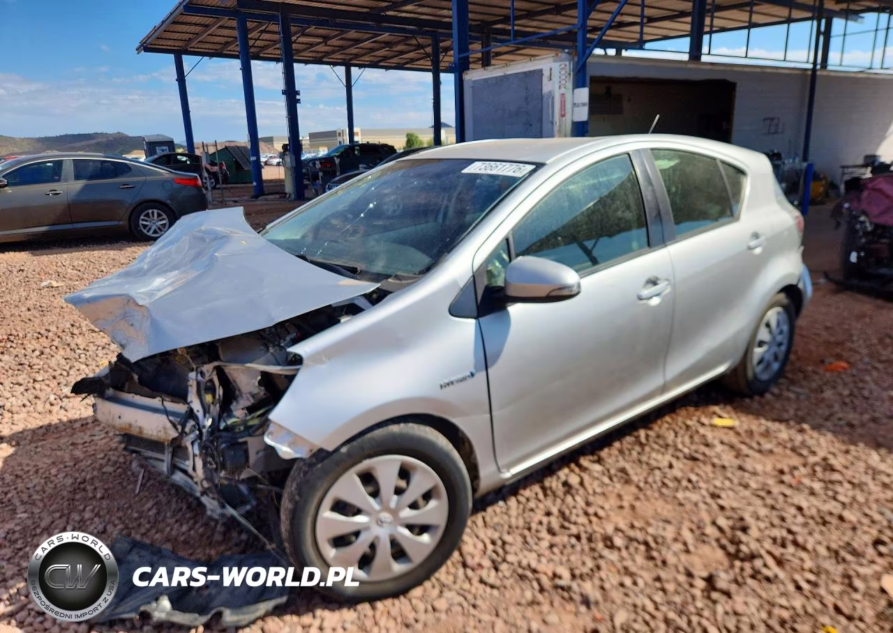 2013 Toyota Prius C VIN:JTDKDTB3XD1048773 - 1