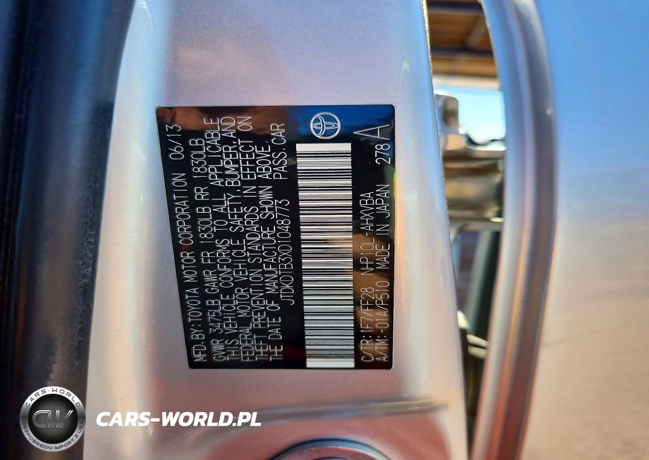 2013 Toyota Prius C VIN:JTDKDTB3XD1048773 - 13