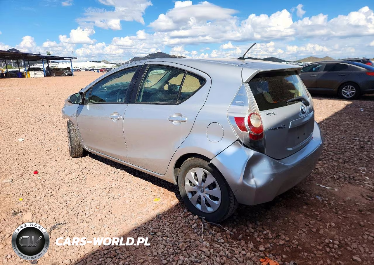 2013 Toyota Prius C VIN:JTDKDTB3XD1048773 - 2