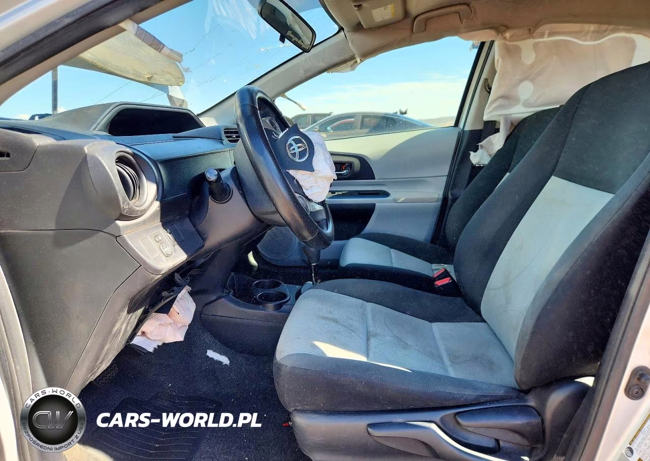 2013 Toyota Prius C VIN:JTDKDTB3XD1048773 - 7