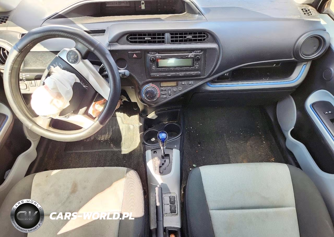 2013 Toyota Prius C VIN:JTDKDTB3XD1048773 - 8