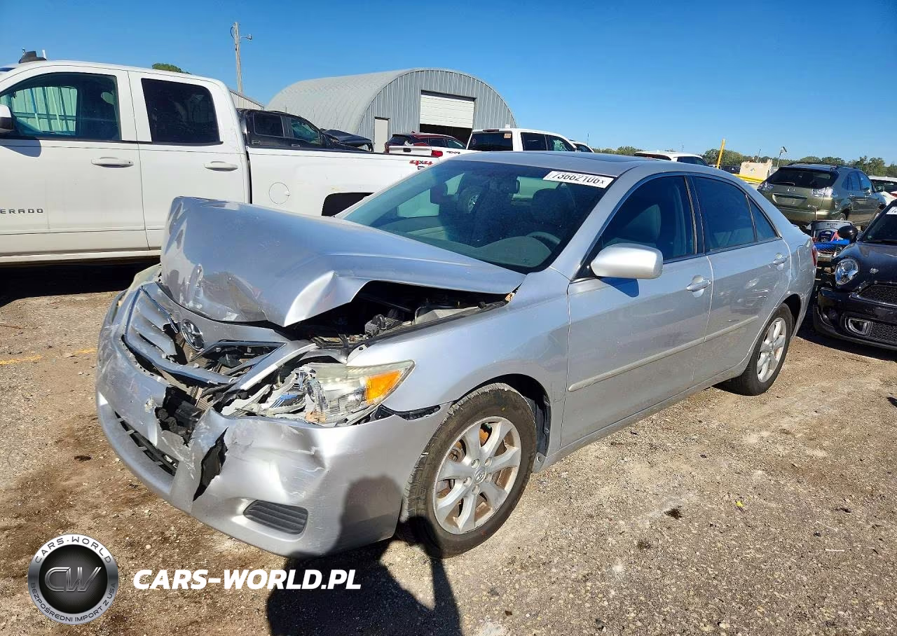 2010 Toyota Camry Le – zdjęcie 1 z 12