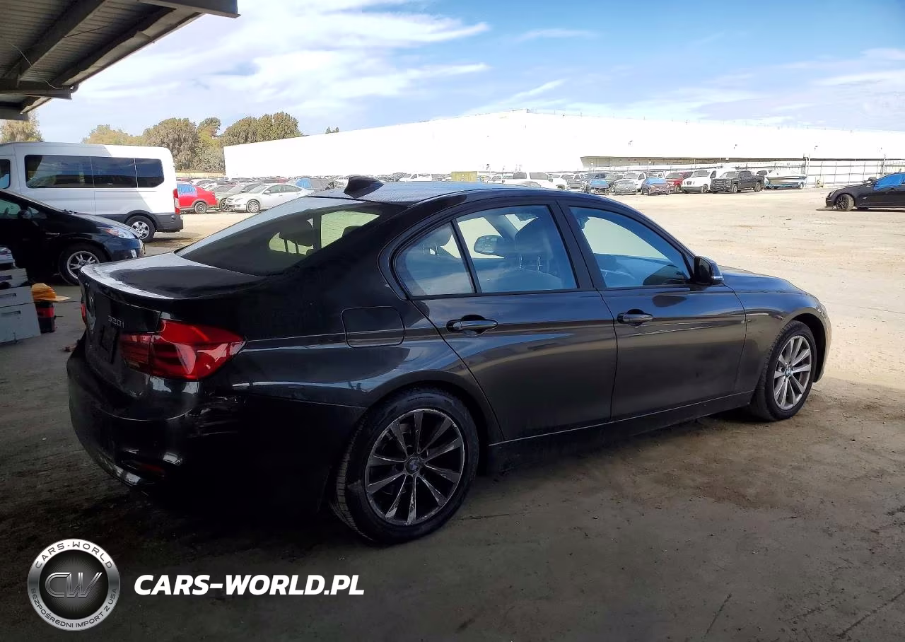 2018 BMW 320 I VIN:WBA8E1G55JNU92456 - 3