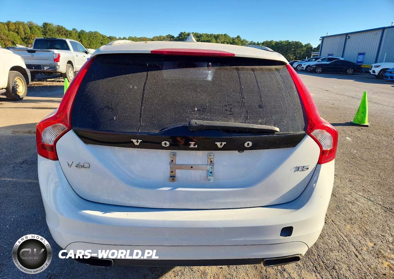 2015 Volvo V60 Platinum VIN:YV140MED1F1213749 - 6