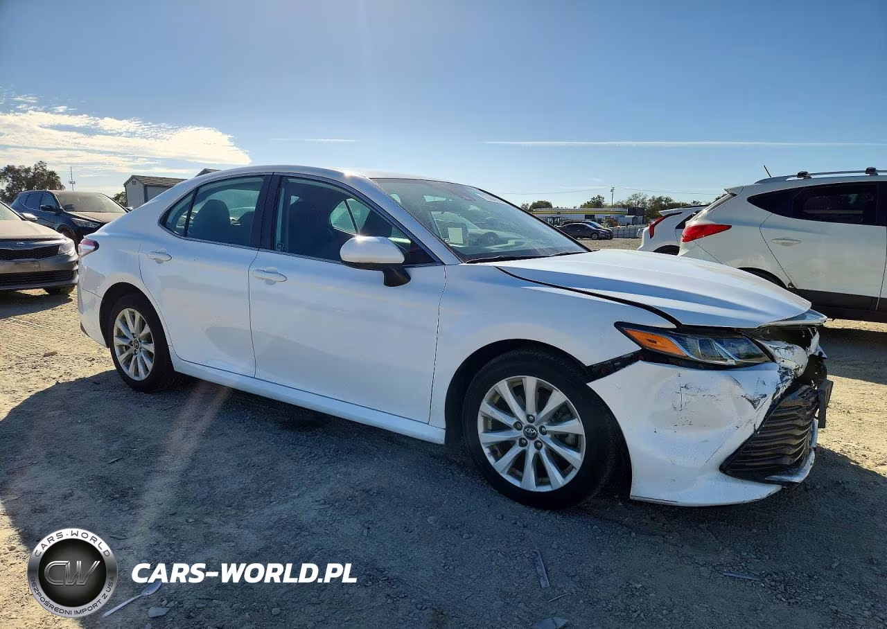 2019 Toyota Camry Le VIN:4T1B11HK7KU737964 - 4