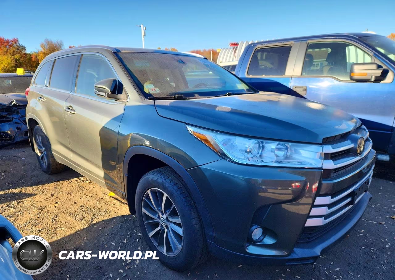 2018 Toyota Highlander Xle VIN:5TDJZRFH3JS869721 - 4