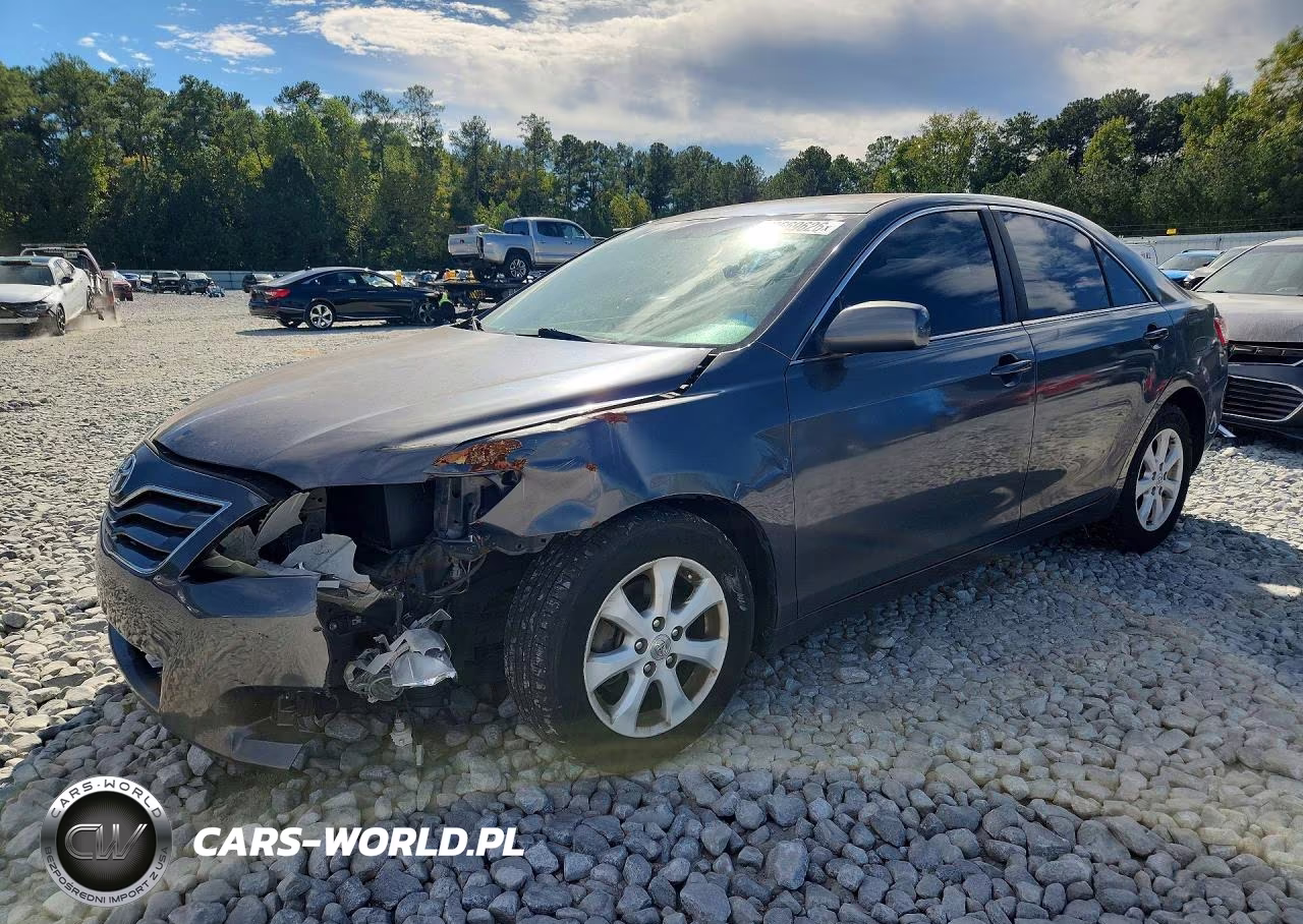 2011 Toyota Camry Le – zdjęcie 1 z 12