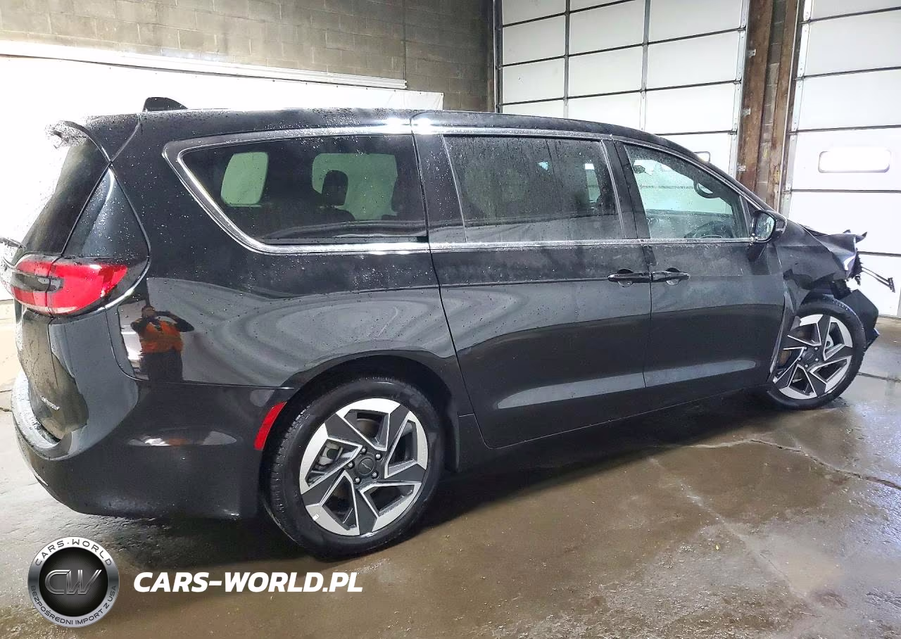 2027 Chrysler Pacifica Limited VIN:2C4RC1GGXVR554229 - 3