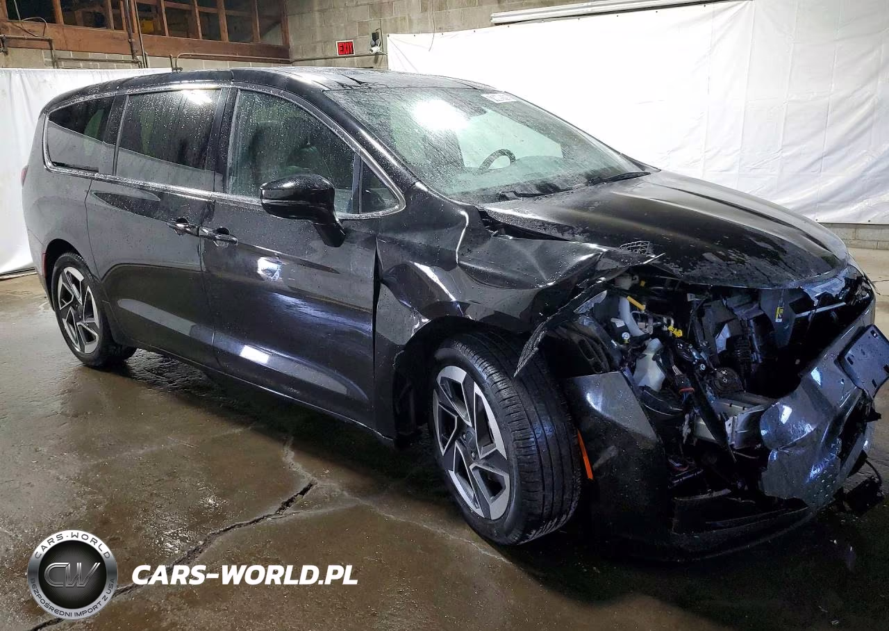 2027 Chrysler Pacifica Limited VIN:2C4RC1GGXVR554229 - 4