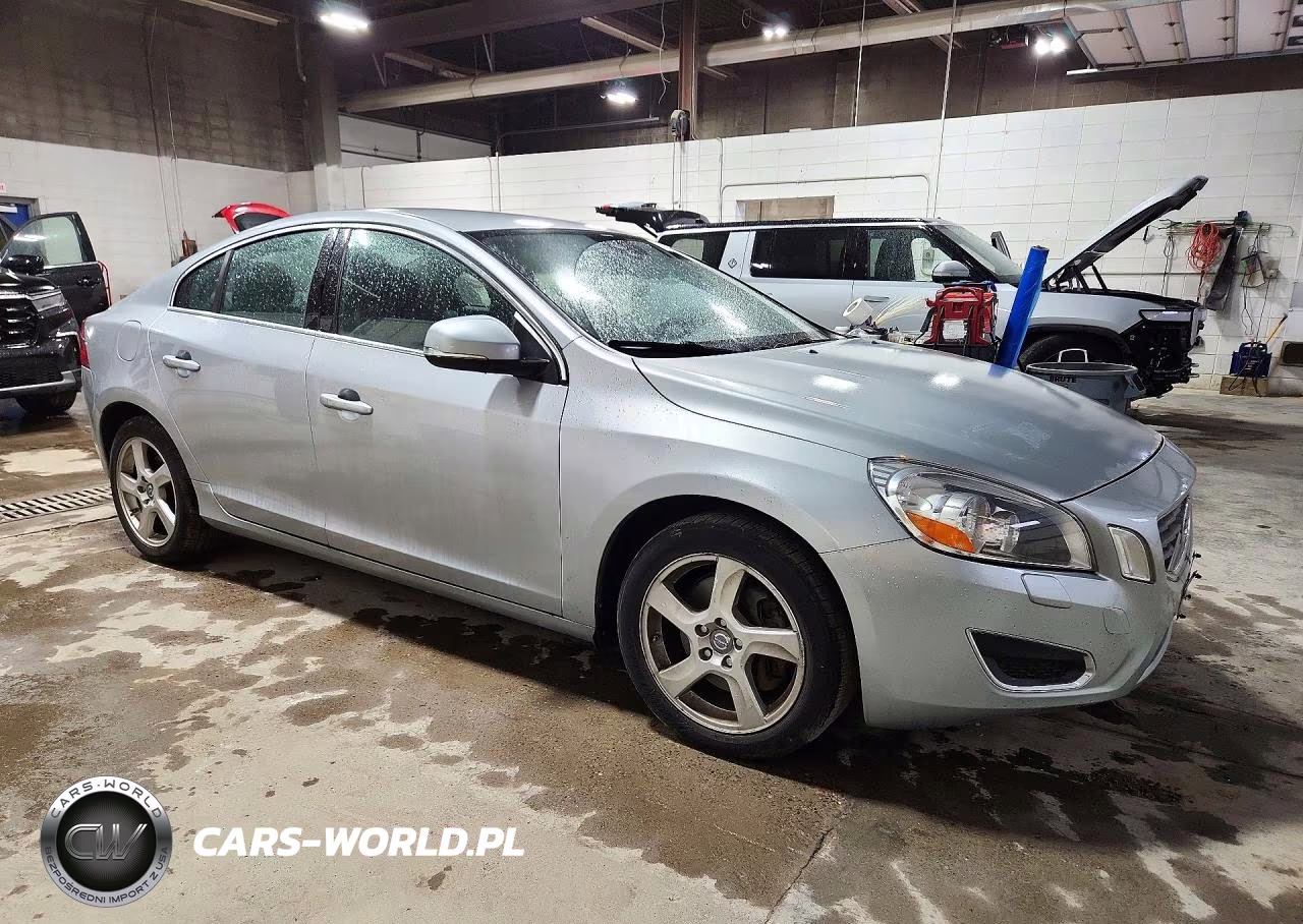2013 Volvo S60 T5 VIN:YV1612FS4D2179837 - 4