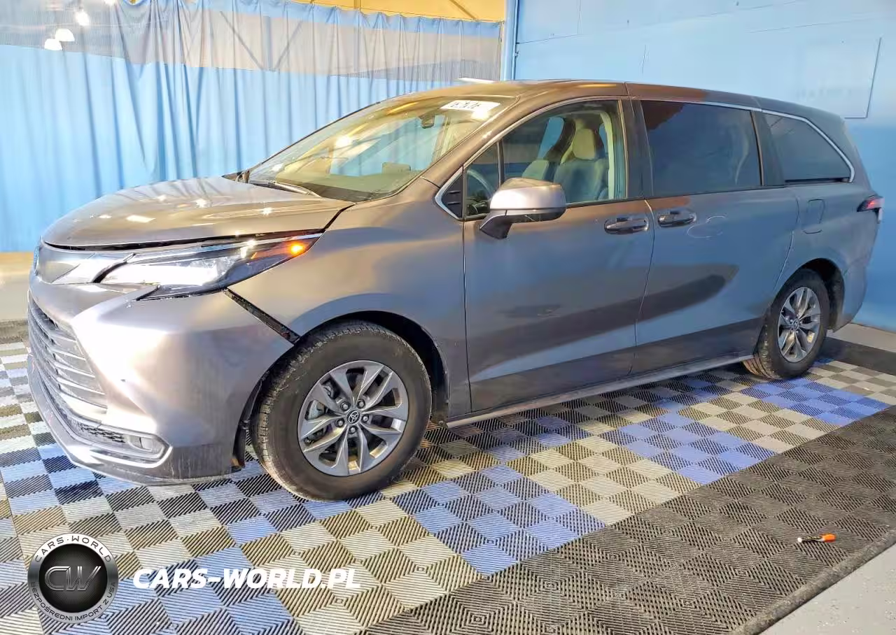 2024 Toyota Sienna Le