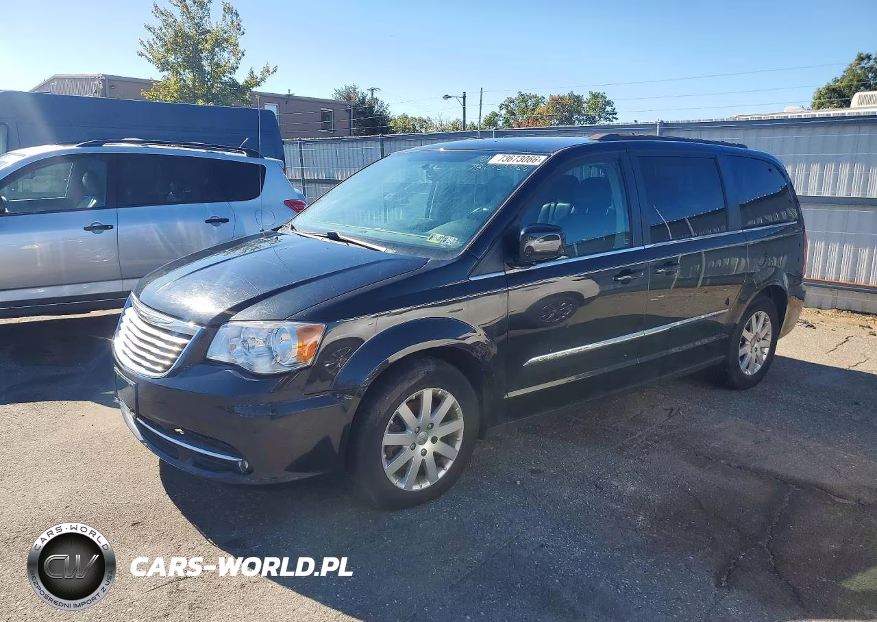 2015 Chrysler Town & Country Touring – zdjęcie 1 z 13