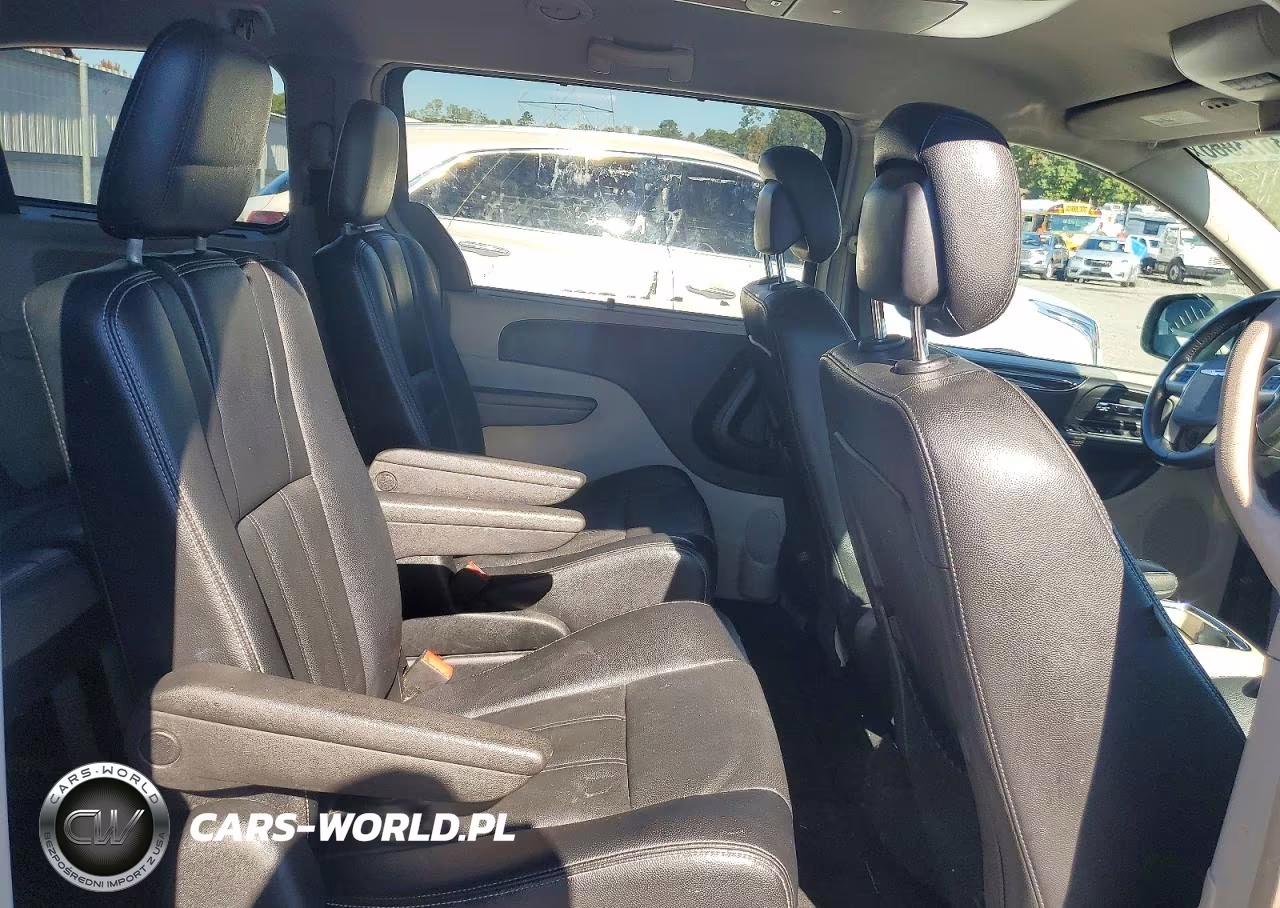 2015 Chrysler Town & Country Touring VIN:2C4RC1BG3FR618975 - 11