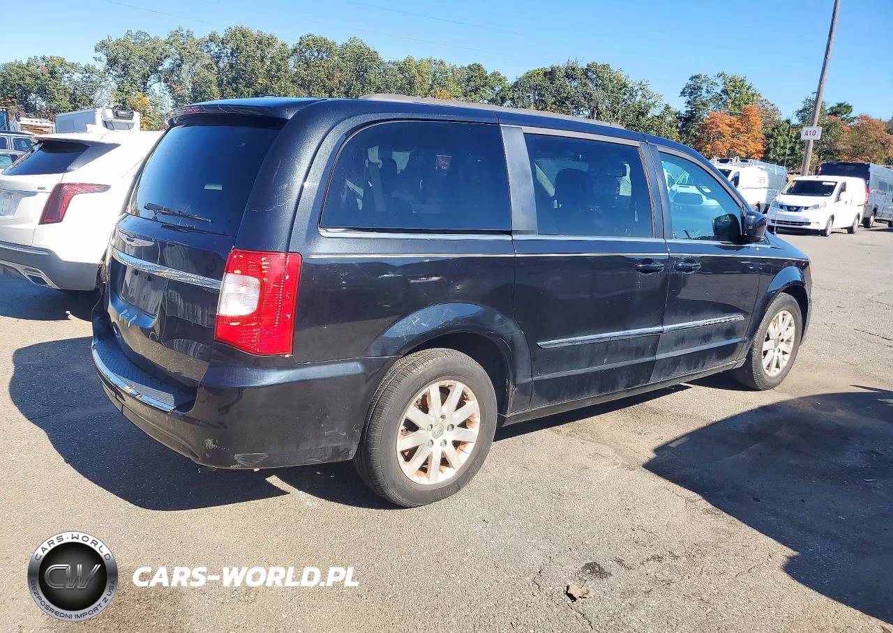 2015 Chrysler Town & Country Touring VIN:2C4RC1BG3FR618975 - 3