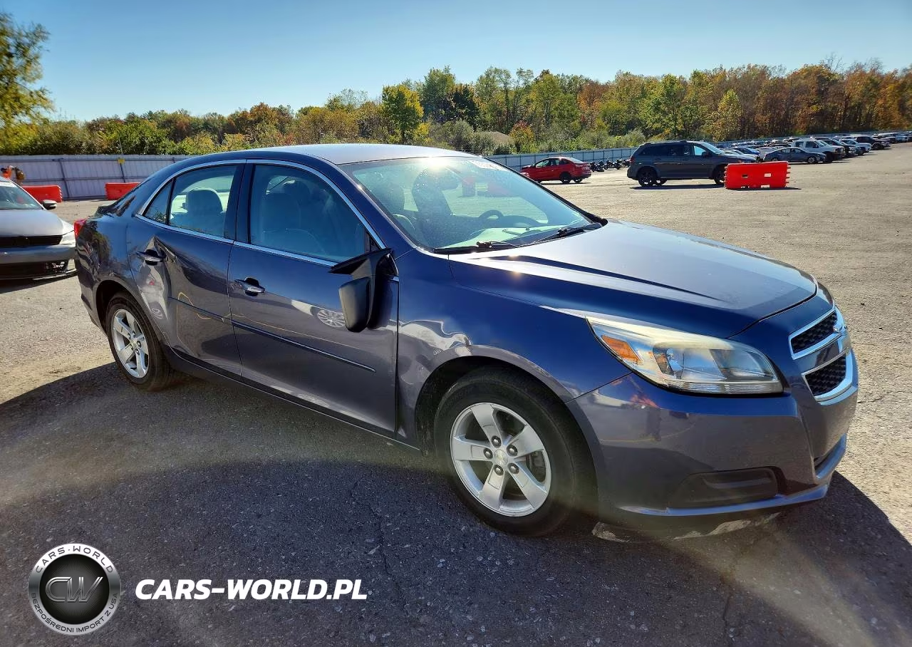 2013 Chevrolet Malibu Ls VIN:1G11B5SA1DF143746 - 4