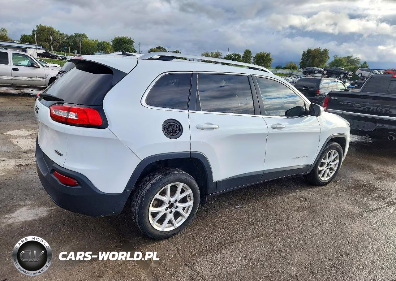 2016 Jeep Cherokee Latitude VIN:1C4PJMCB8GW197166 - 3