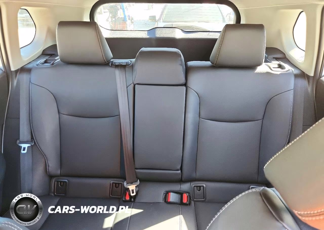 2025 Toyota Corolla Cross Xle VIN:7MUDAABG9SV136695 - 10