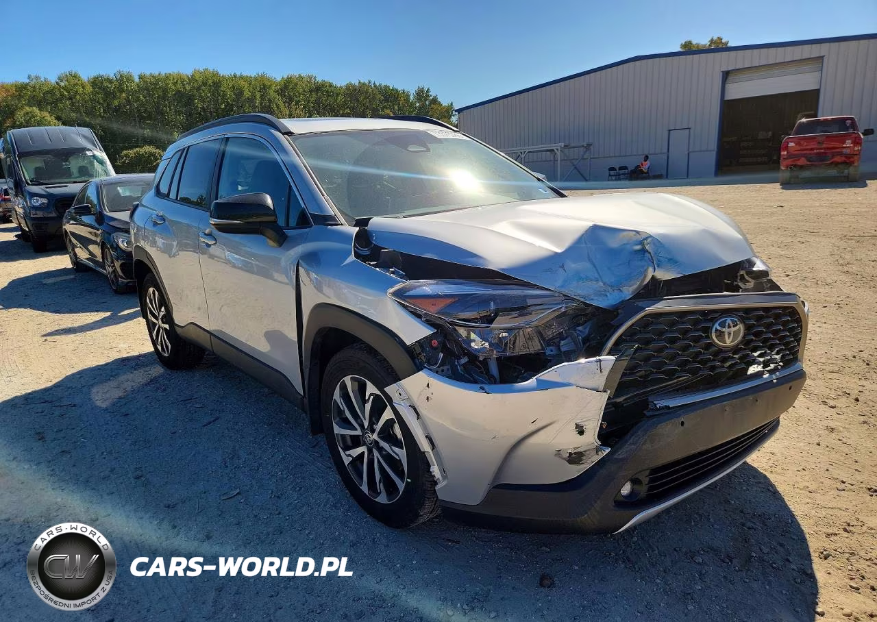 2025 Toyota Corolla Cross Xle VIN:7MUDAABG9SV136695 - 4