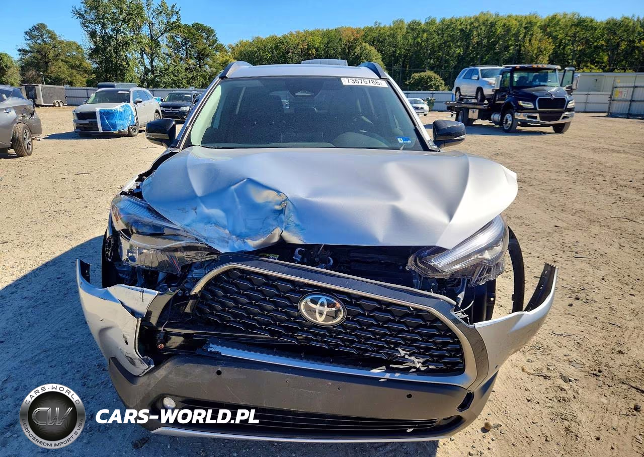 2025 Toyota Corolla Cross Xle VIN:7MUDAABG9SV136695 - 5
