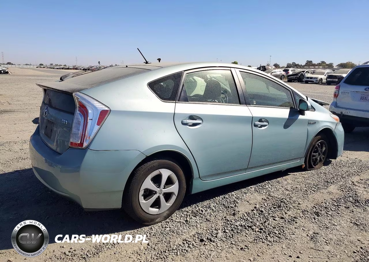 2015 Toyota Prius Two VIN:JTDKN3DU9F1997656 - 3