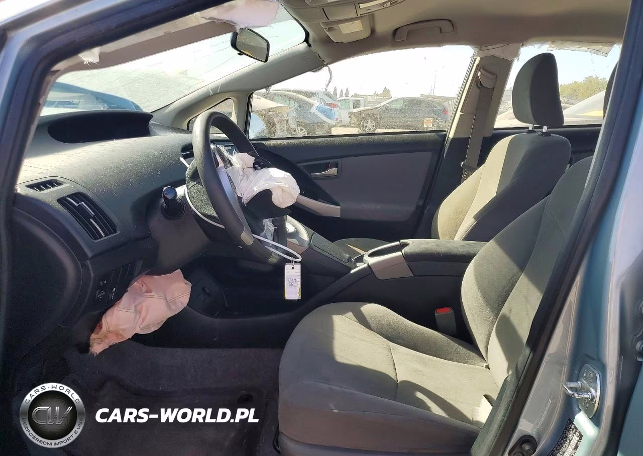 2015 Toyota Prius Two VIN:JTDKN3DU9F1997656 - 7