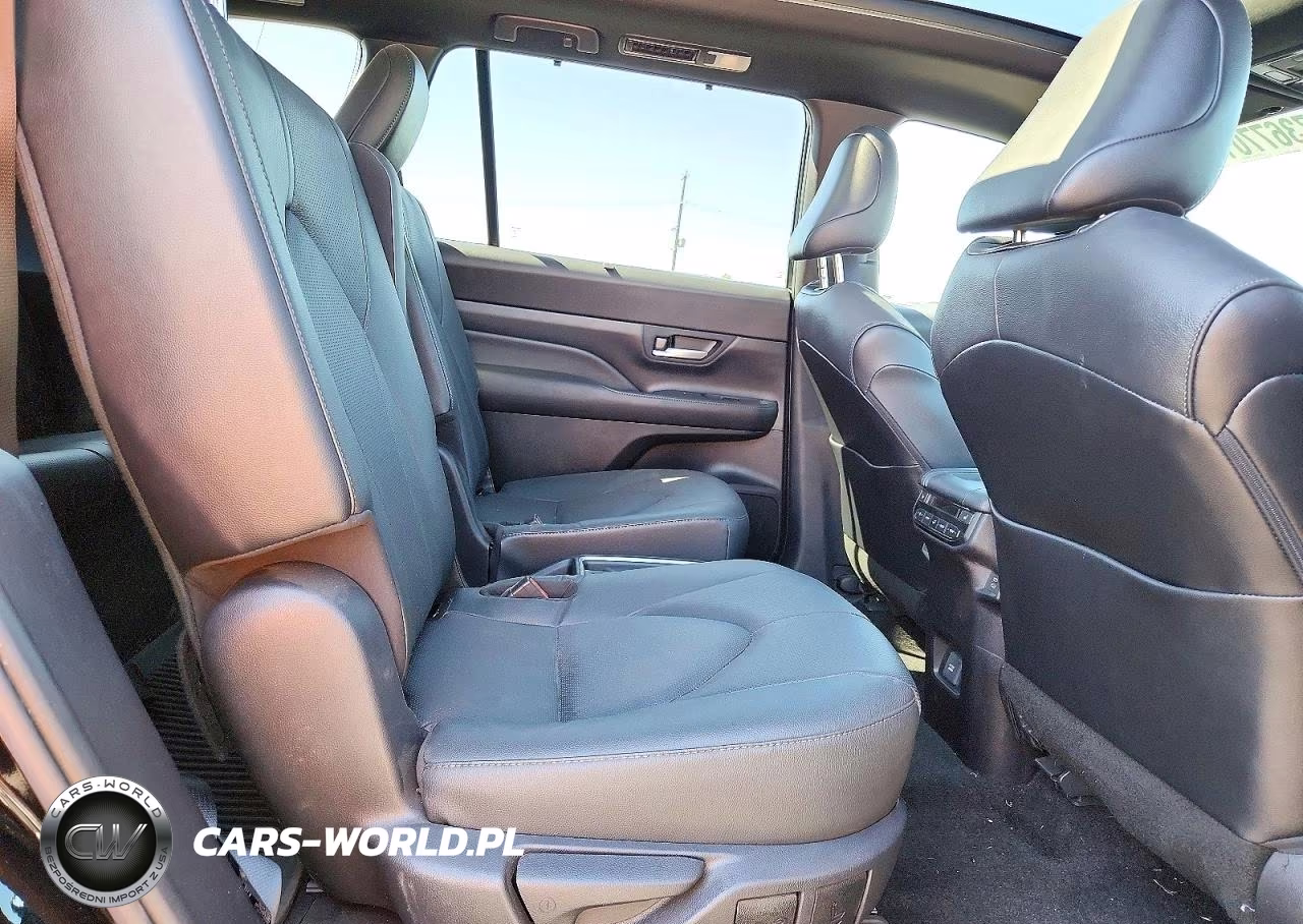 2026 Toyota Grand Highlander Hybrid Nightshade Edition VIN:5TDACAB52TS076928 - 11