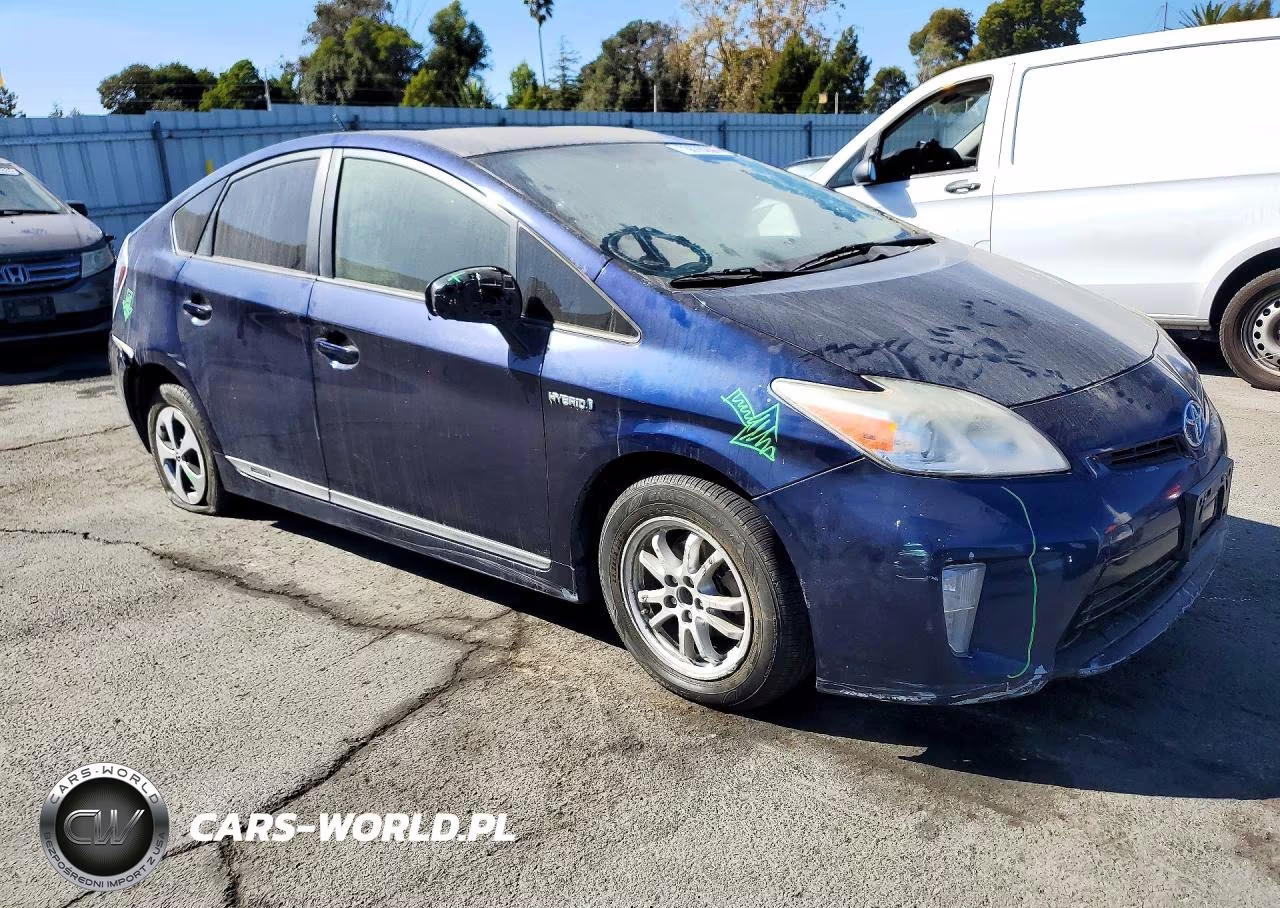 2014 Toyota Prius Three VIN:JTDKN3DU0E0370428 - 4