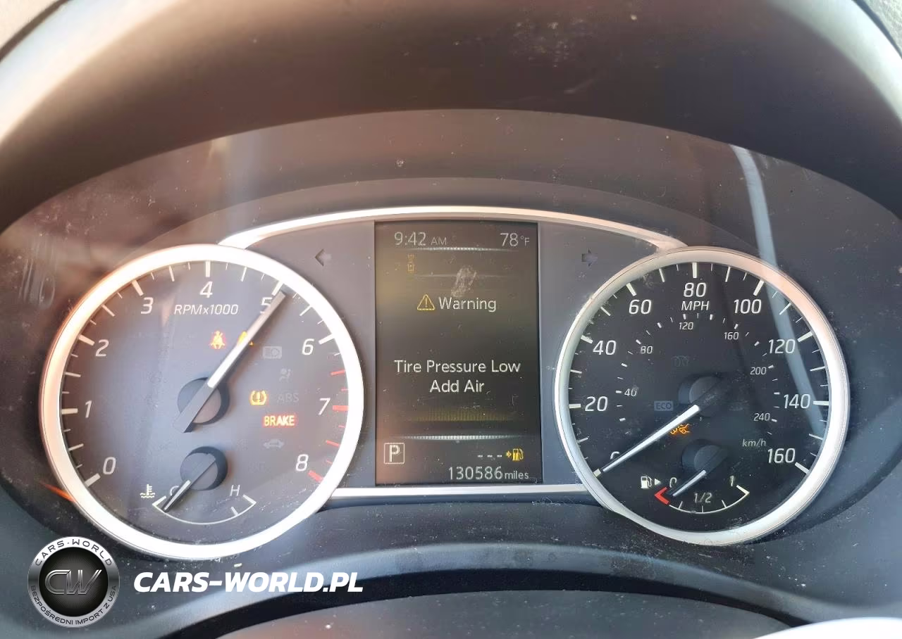 2018 Nissan Sentra S VIN:3N1AB7AP7JY316928 - 9