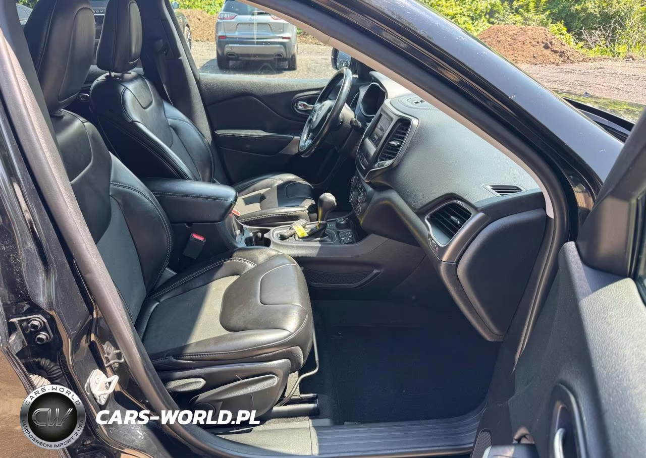 2019 Jeep Cherokee Latitude Plus VIN:1C4PJMLB9KD431013 - 5
