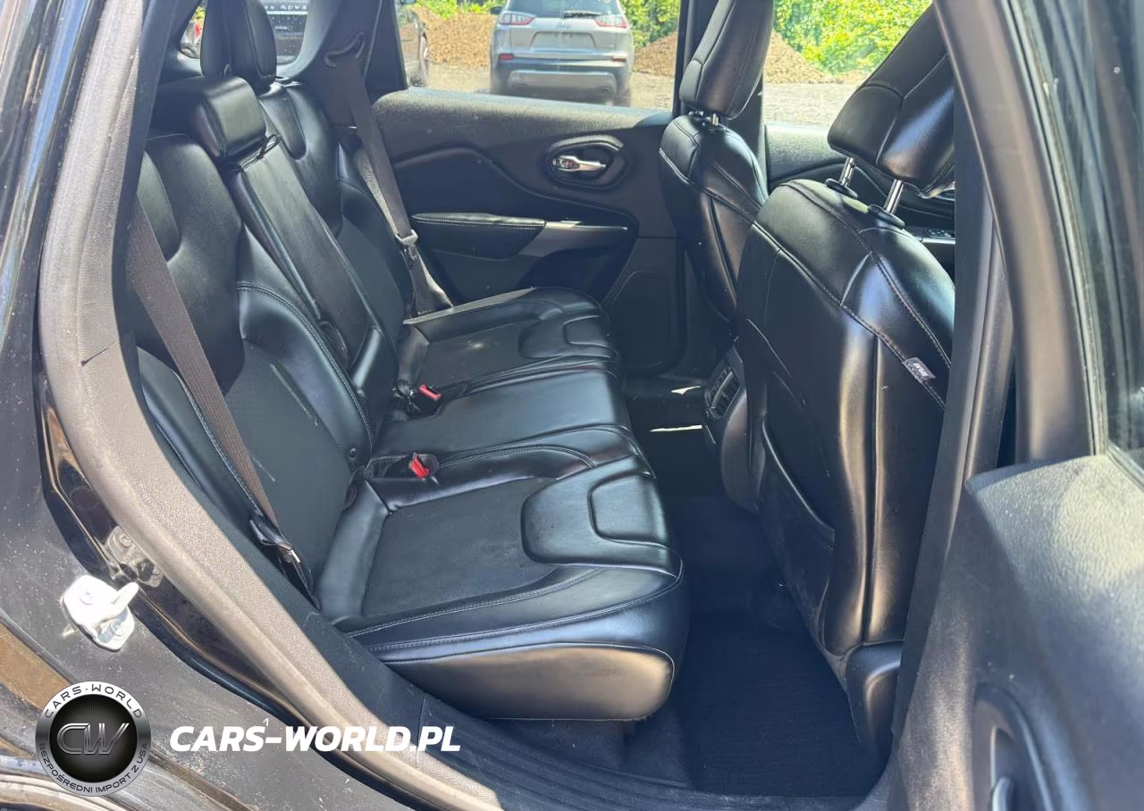 2019 Jeep Cherokee Latitude Plus VIN:1C4PJMLB9KD431013 - 6