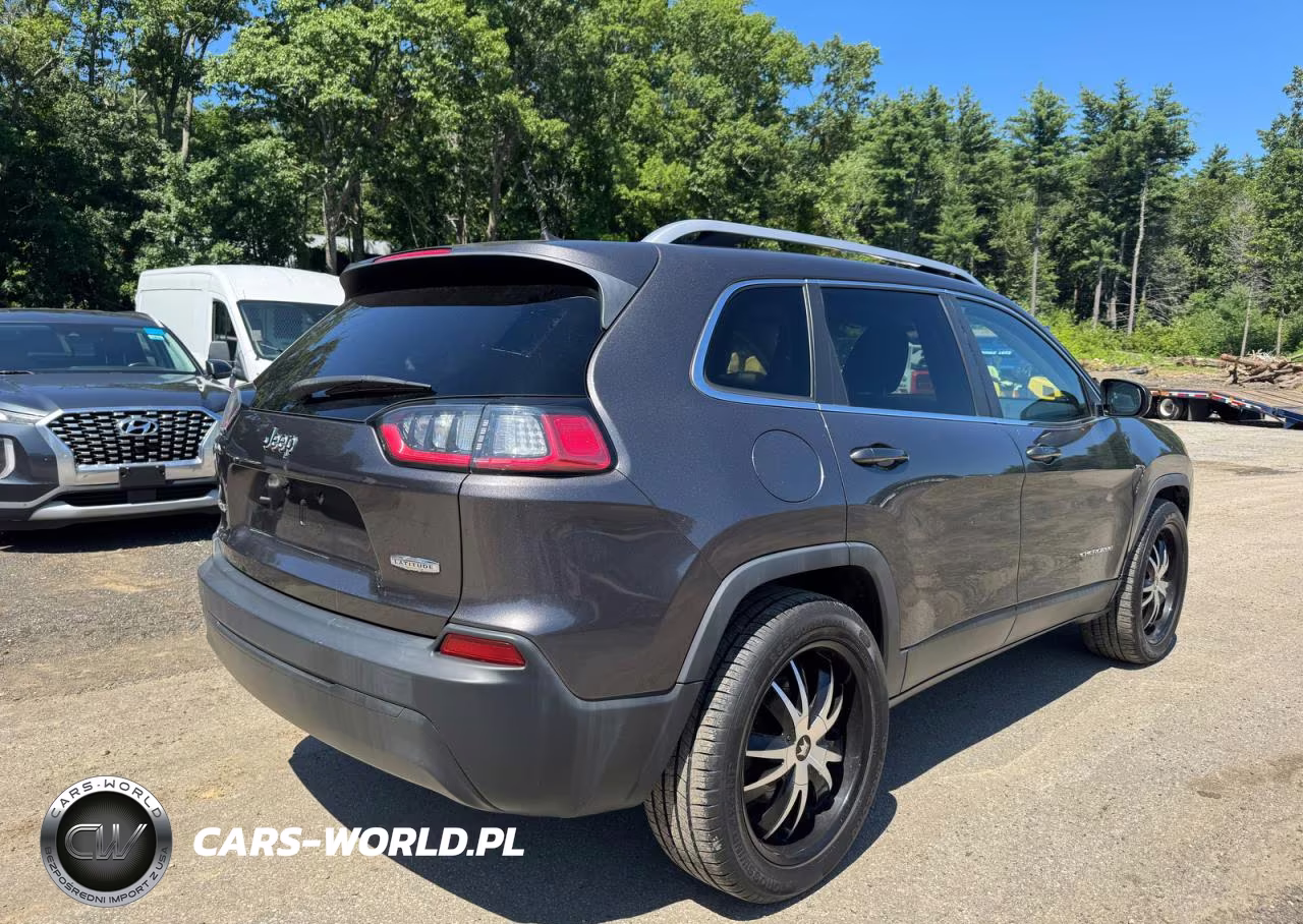 2019 Jeep Cherokee Latitude Plus VIN:1C4PJMLB9KD182017 - 4