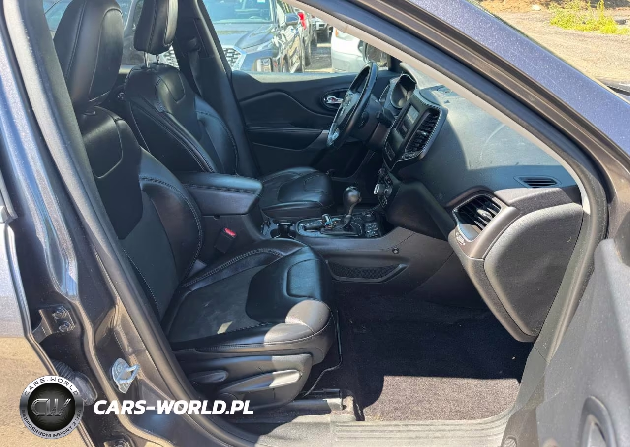 2019 Jeep Cherokee Latitude Plus VIN:1C4PJMLB9KD182017 - 5