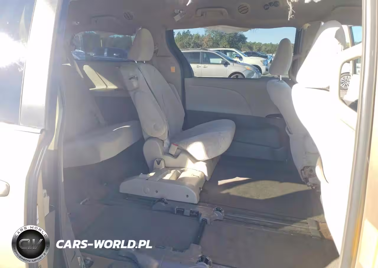 2012 Toyota Sienna Le VIN:5TDKK3DC5CS236864 - 11