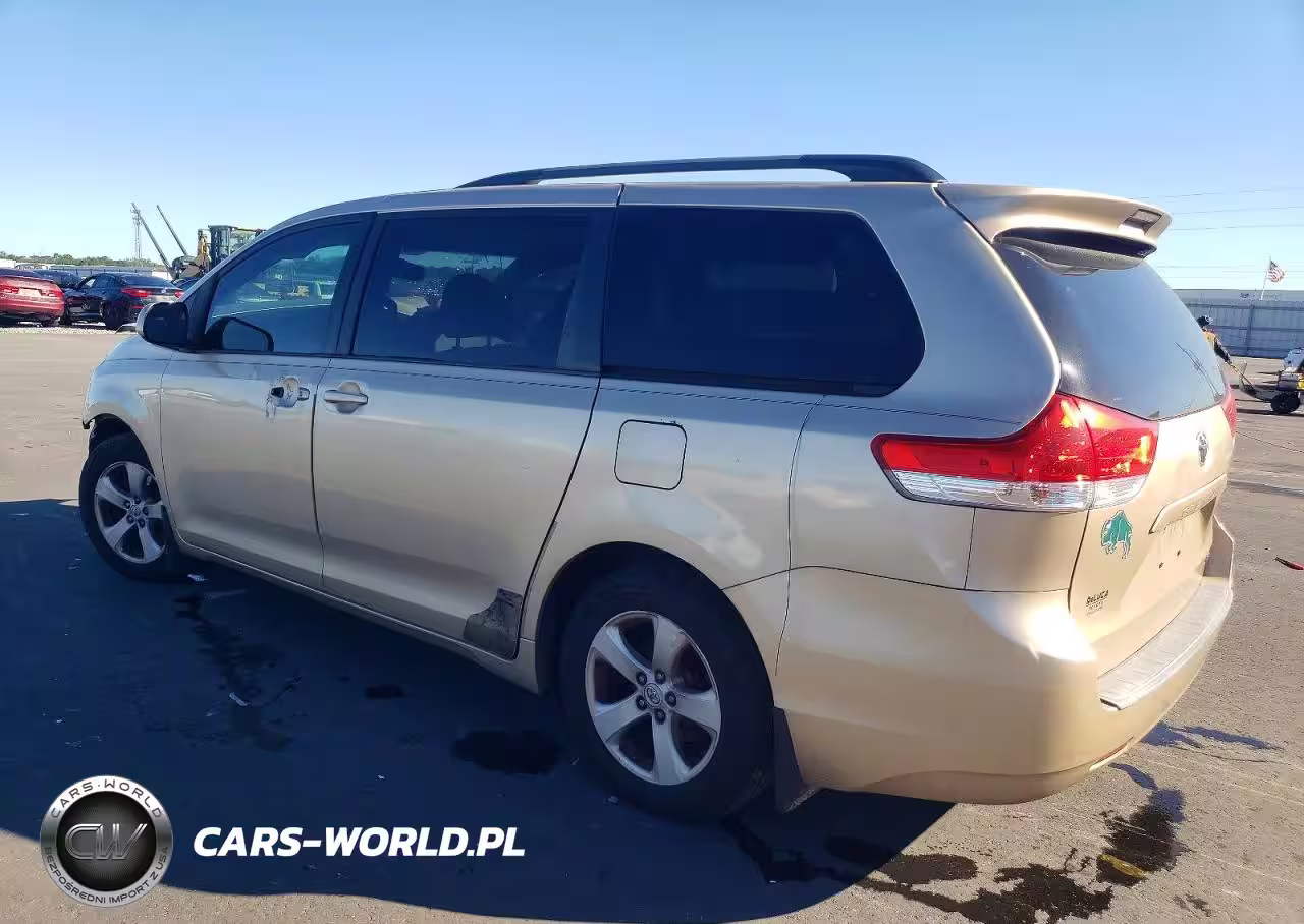 2012 Toyota Sienna Le VIN:5TDKK3DC5CS236864 - 2