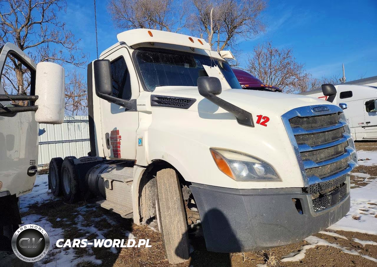2018 Freightliner Cascadia 126 Semi Truck