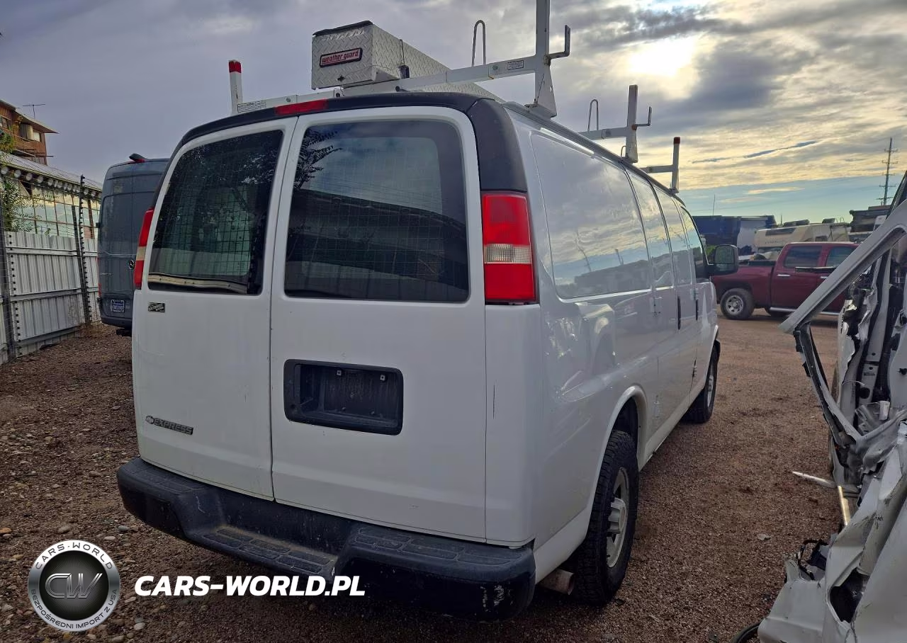 2009 Chevrolet Express G2500 VIN:1GCGG25C291123735 - 3