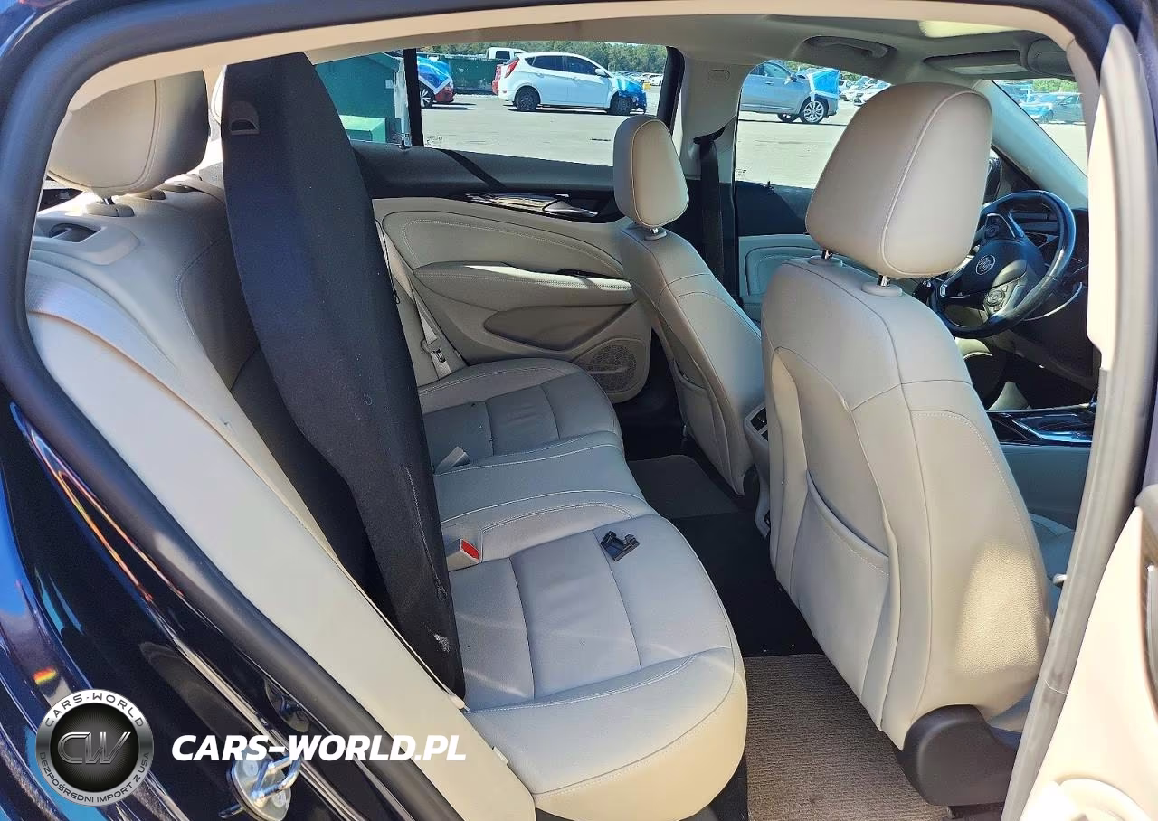 2018 Buick Regal Essence VIN:W04GP6SX0J1170579 - 10