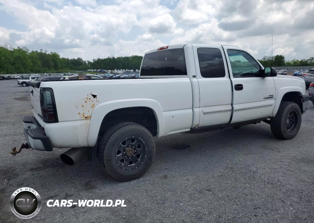 2003 Chevrolet Silverado K2500 Heavy Duty VIN:1GCHK29123E175992 - 3