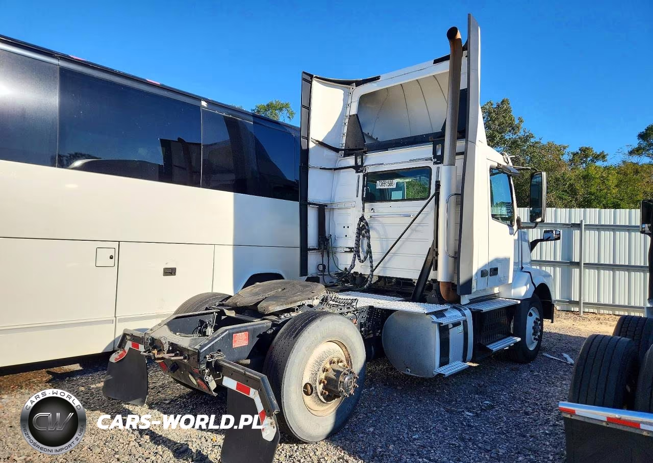 2017 Volvo Vn Vnl - Semi Truck VIN:4V4N39TG2HN988072 - 3